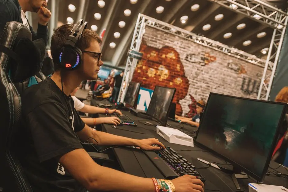 Tampilan dalam game PUBG Mobile saat tim sedang koordinasi di map